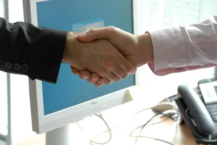 Igazgatási ügyintéző munkakör, Bakonyszentlászló borítóképe